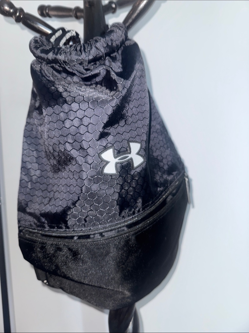 Under Armour Black Hex Drawstring Sling Backpack 38.T